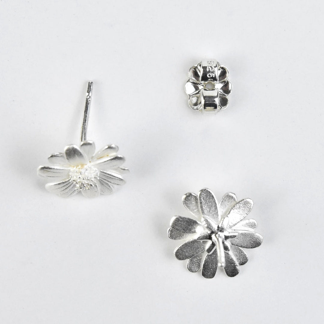 Daisy Post Earrings - Goldmakers Fine Jewelry