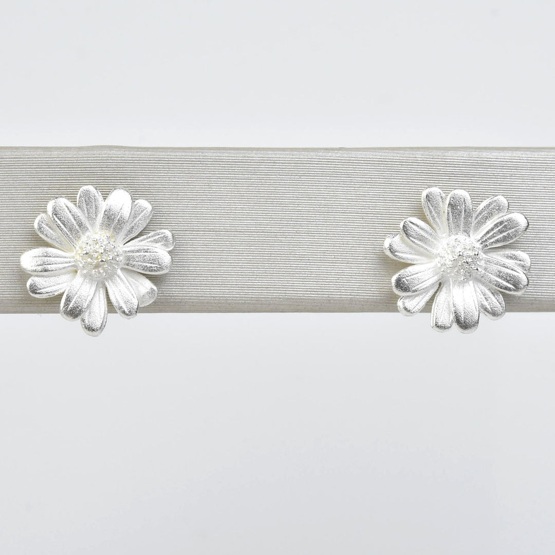 Daisy Post Earrings - Goldmakers Fine Jewelry