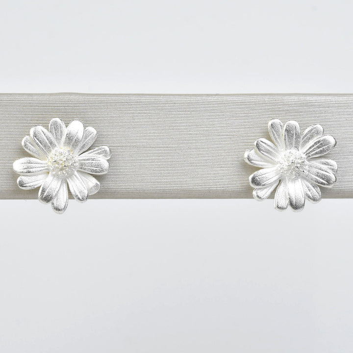 Daisy Post Earrings - Goldmakers Fine Jewelry