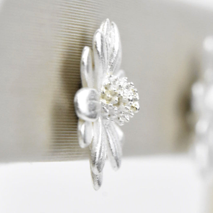 Daisy Post Earrings - Goldmakers Fine Jewelry