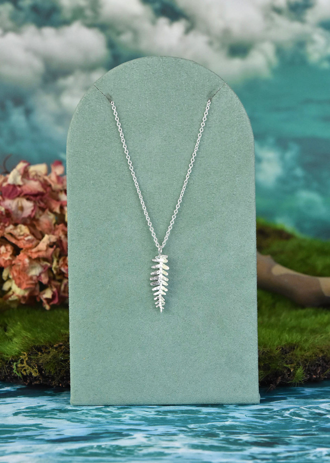 Kaimana Leaf Necklace