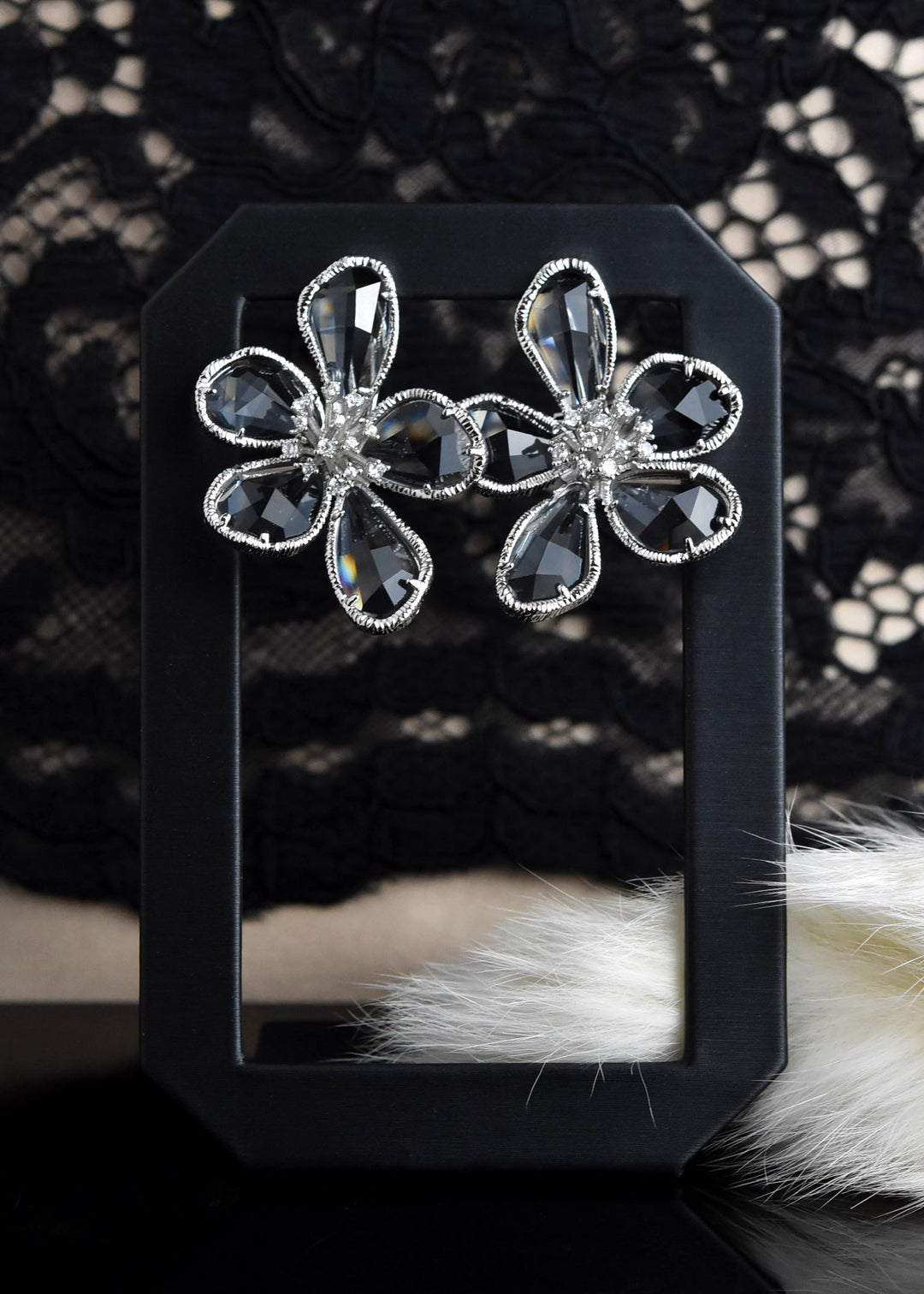 Kolab Flower Earrings in Silver Grey