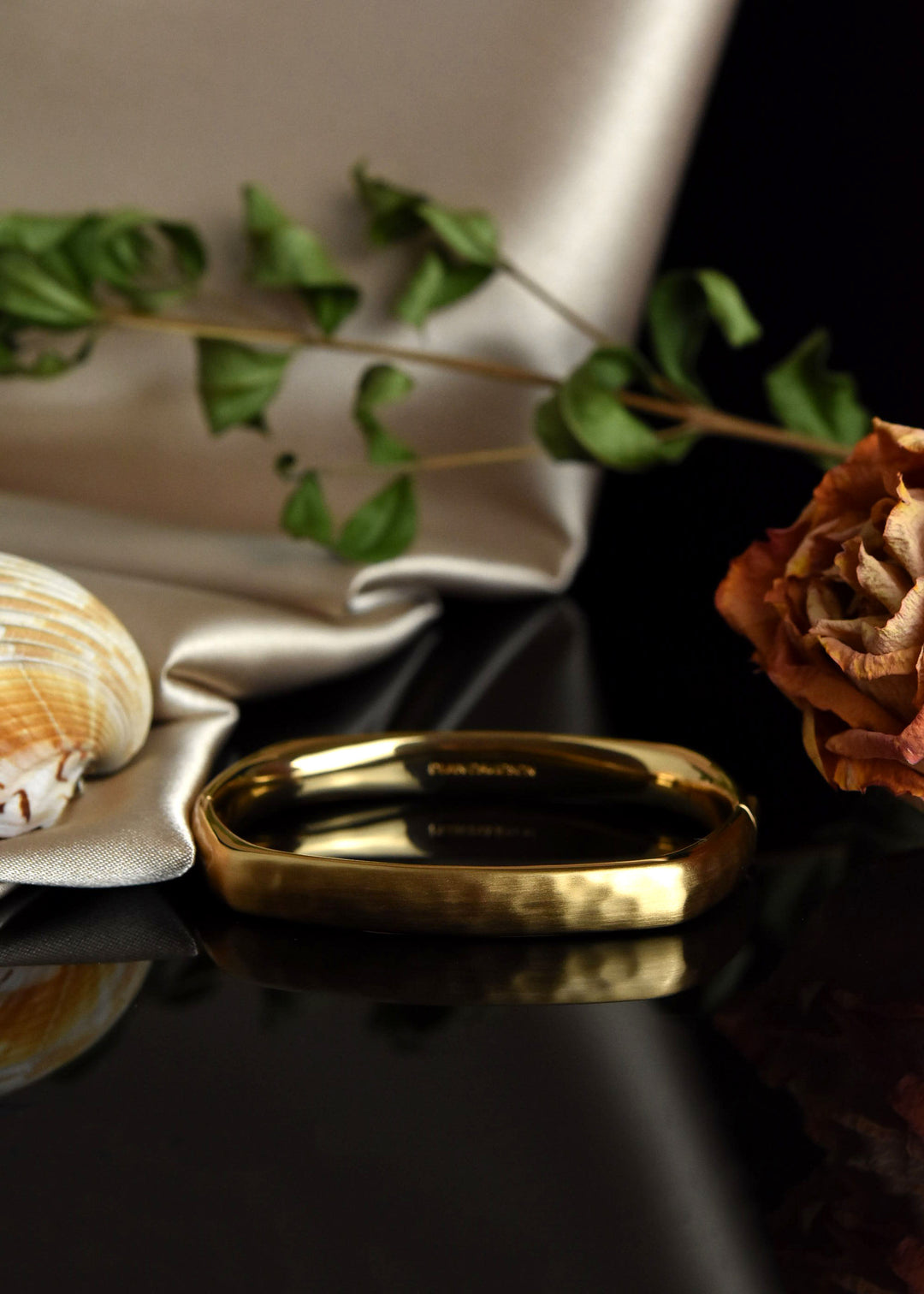 Mara Hinged Bangle - Goldmakers Fine Jewelry