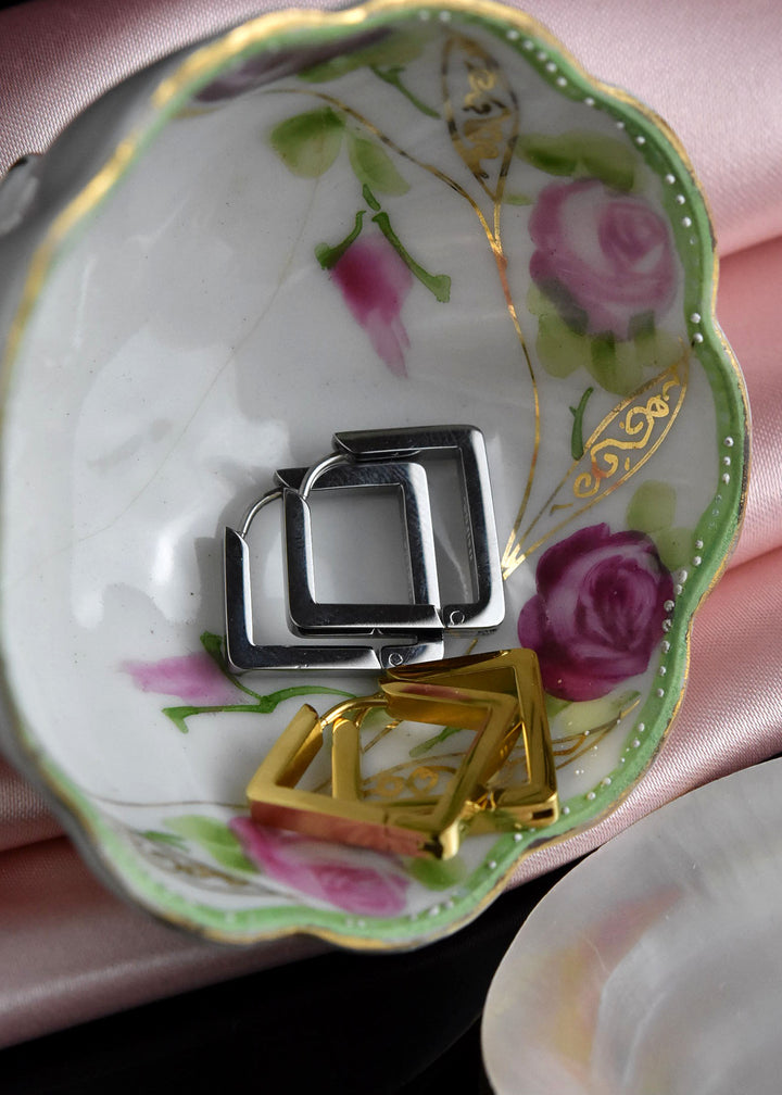 Medium Diamond Shaped Chunky Hoops - Goldmakers Fine Jewelry