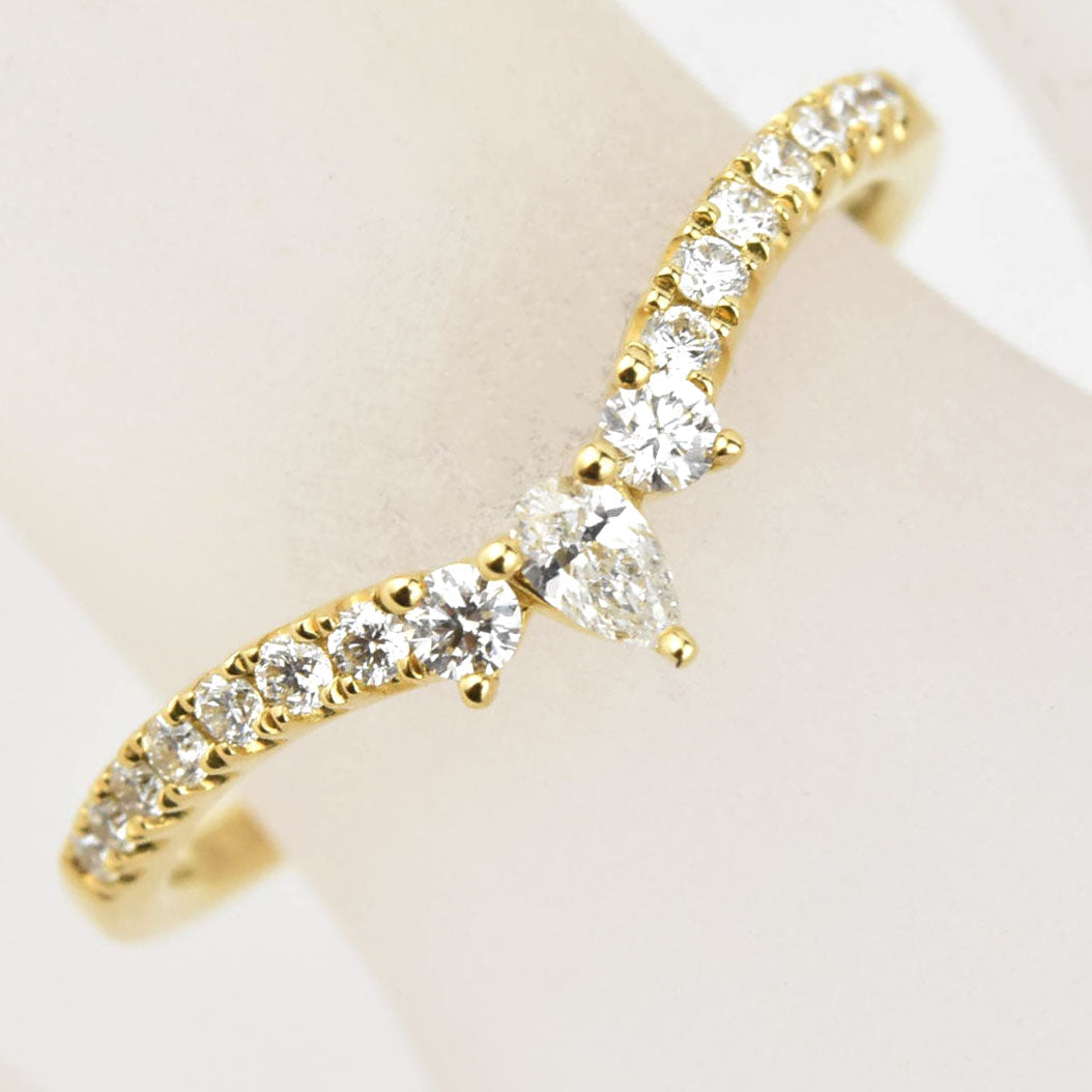 Chevron & Pear-cut Diamond Band in 18K Yellow Gold - Goldmakers Fine Jewelry