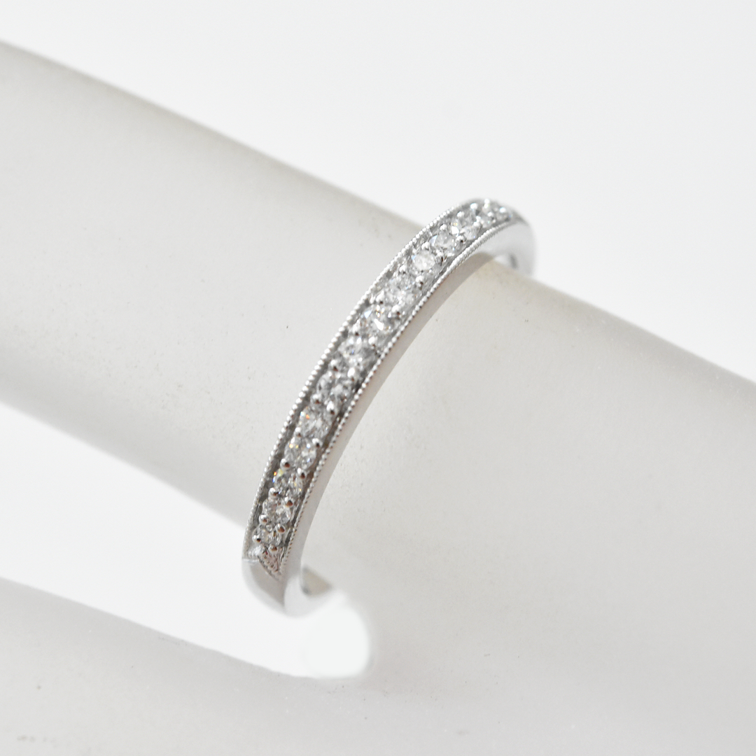 Classic Diamond Milgrain Band in Gold