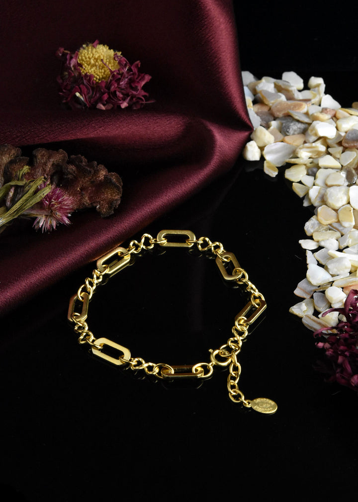 Gold Plated Oval & Figure 8 Link Bracelet