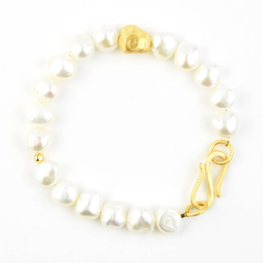 Pearl Bracelet with Matte Bead - Goldmakers Fine Jewelry