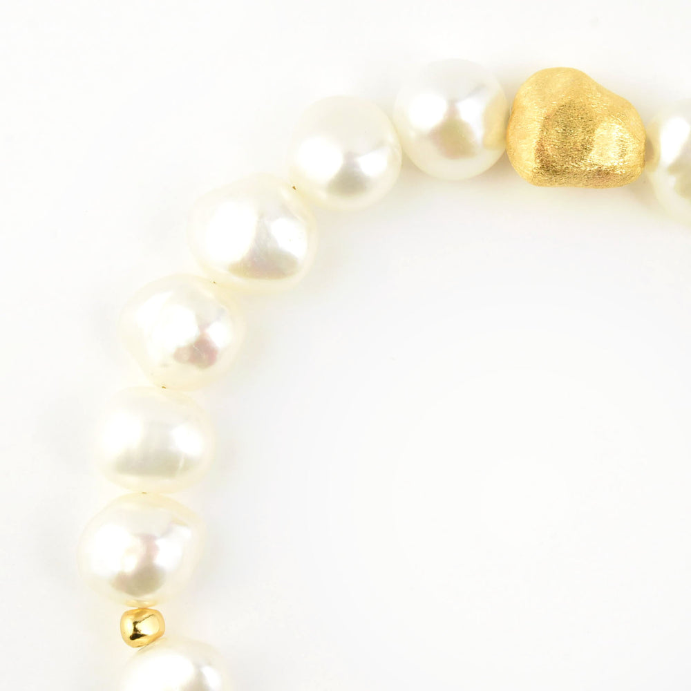 Pearl Bracelet with Matte Bead - Goldmakers Fine Jewelry