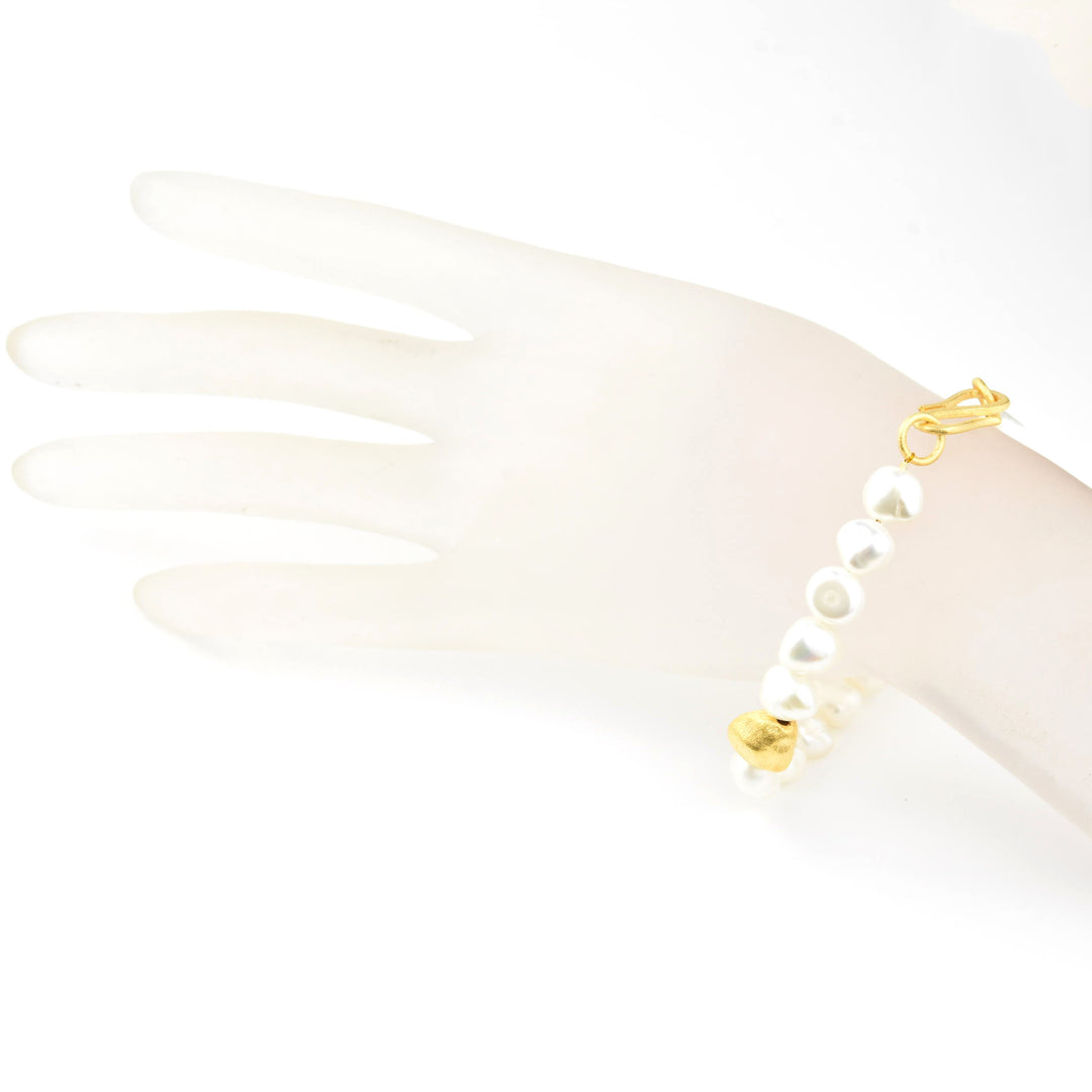 Pearl Bracelet with Matte Bead - Goldmakers Fine Jewelry