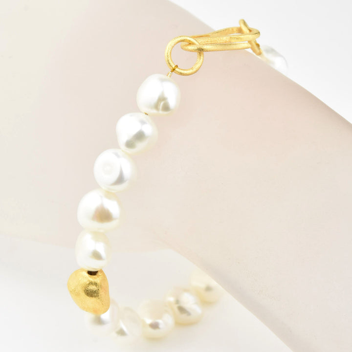 Pearl Bracelet with Matte Bead - Goldmakers Fine Jewelry