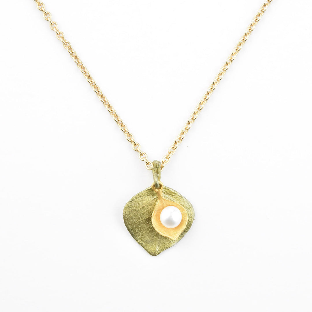Round Leaf Eucalyptus Necklace w/ Pearl - Goldmakers Fine Jewelry
