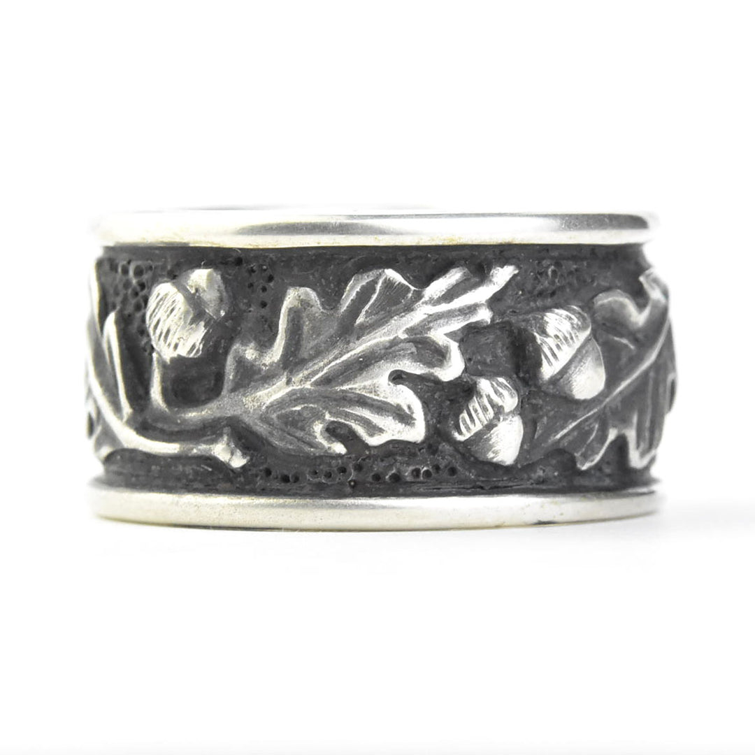 Oak Motif Ring in Silver