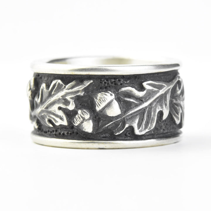 Oak Motif Ring in Silver