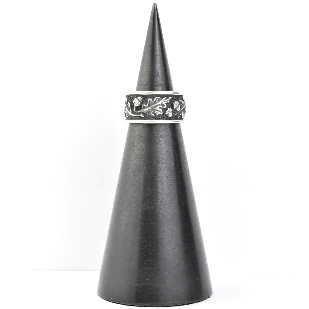 Oak Motif Ring in Silver