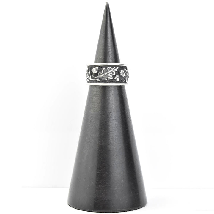 Oak Motif Ring in Silver