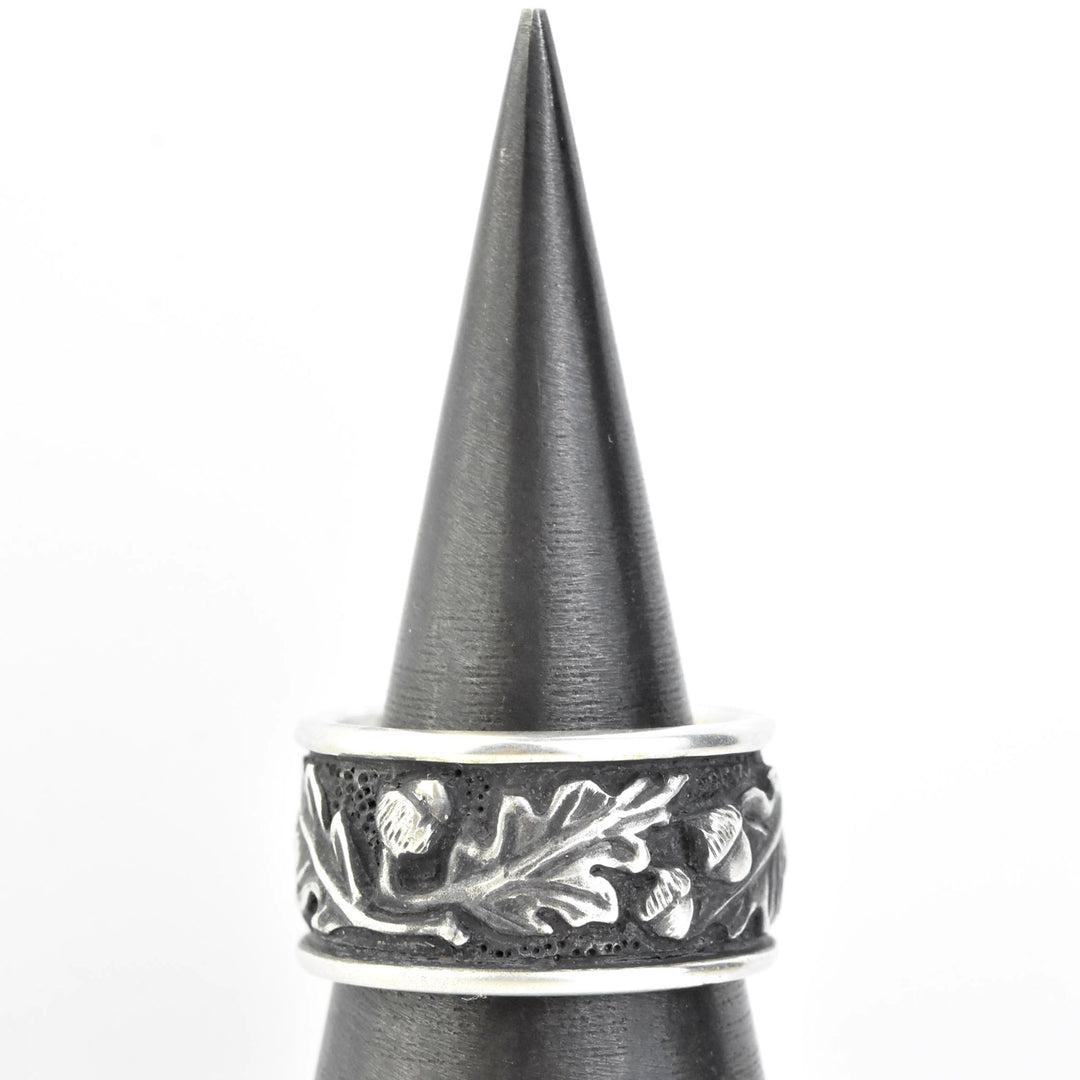Oak Motif Ring in Silver