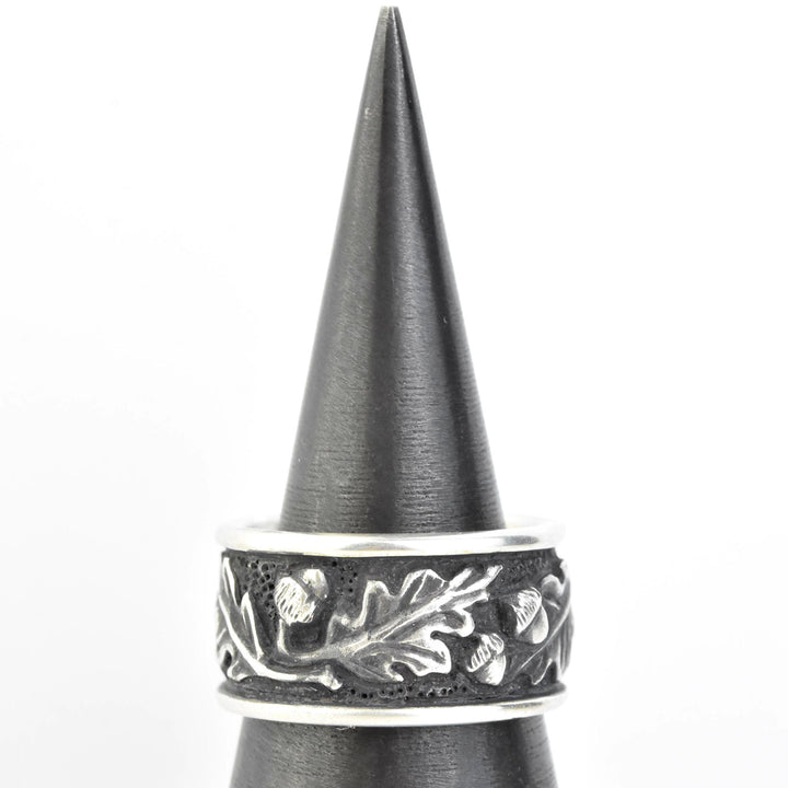 Oak Motif Ring in Silver