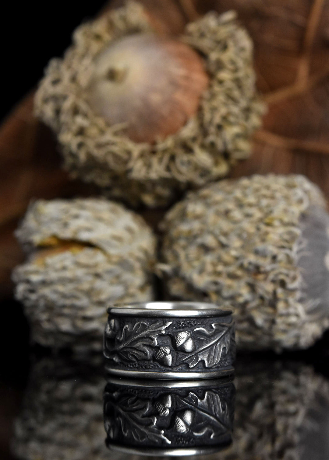 Oak Motif Ring in Silver