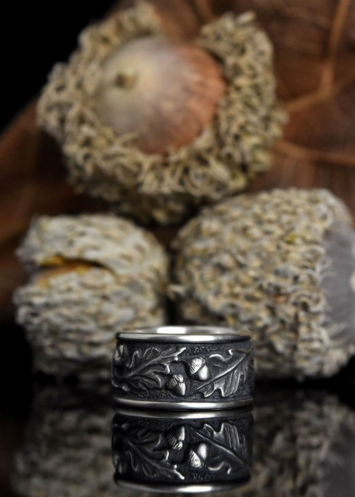 Oak Motif Ring in Silver