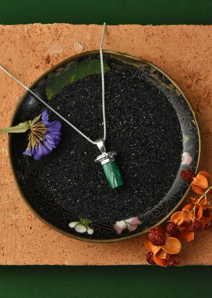Malachite Colored Necklace in Sterling Silver