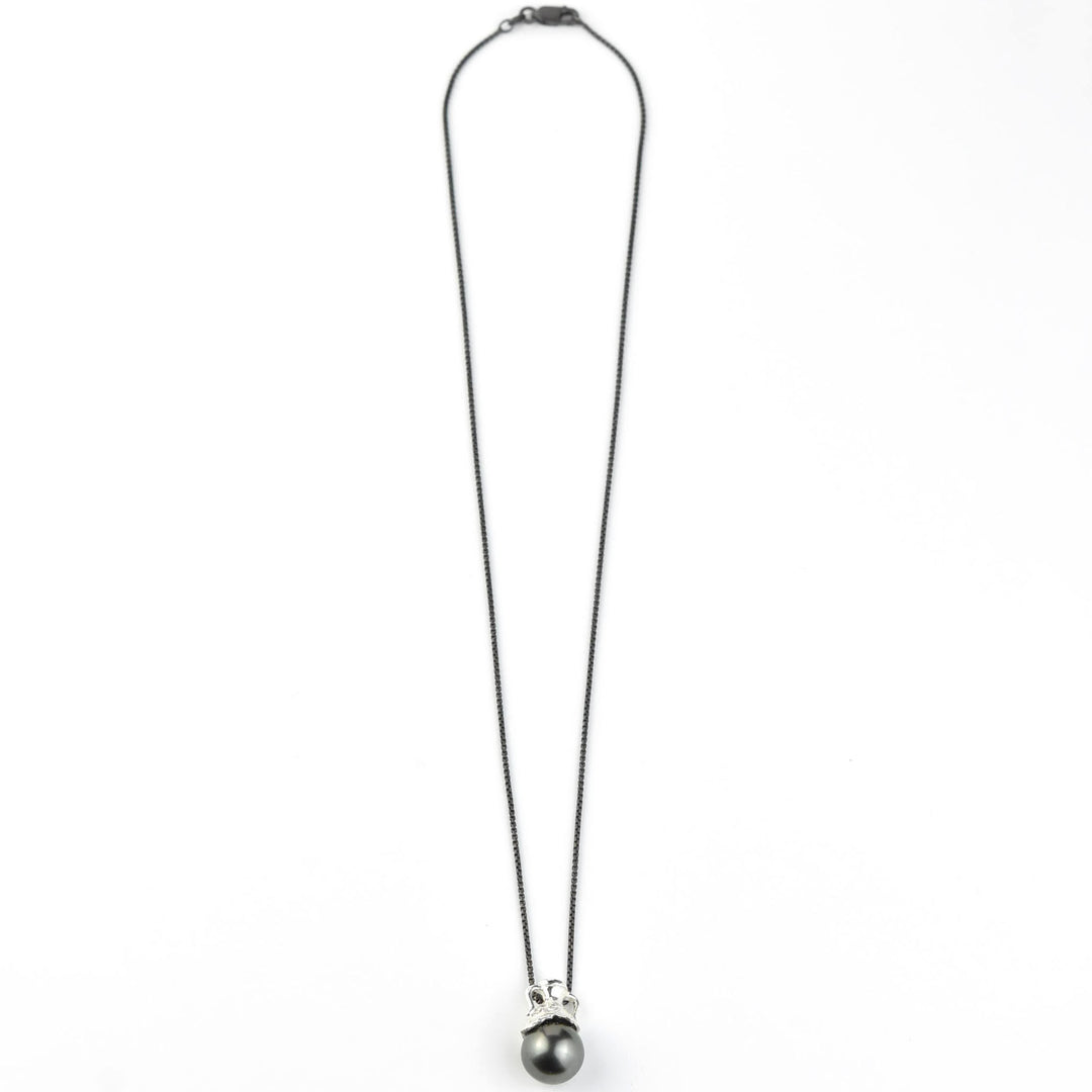 Greek Amphora Black Pearl Necklace in Silver No. 1