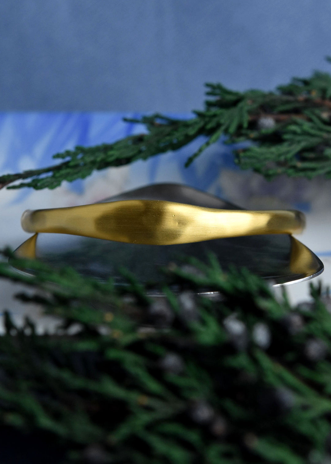 Serra Hinged Bangle - Goldmakers Fine Jewelry