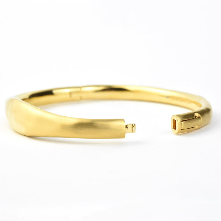 Serra Hinged Bangle - Goldmakers Fine Jewelry