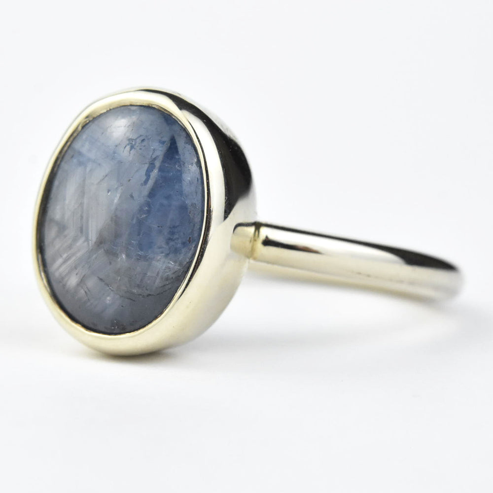 Star Sapphire Ring in White Gold - Goldmakers Fine Jewelry
