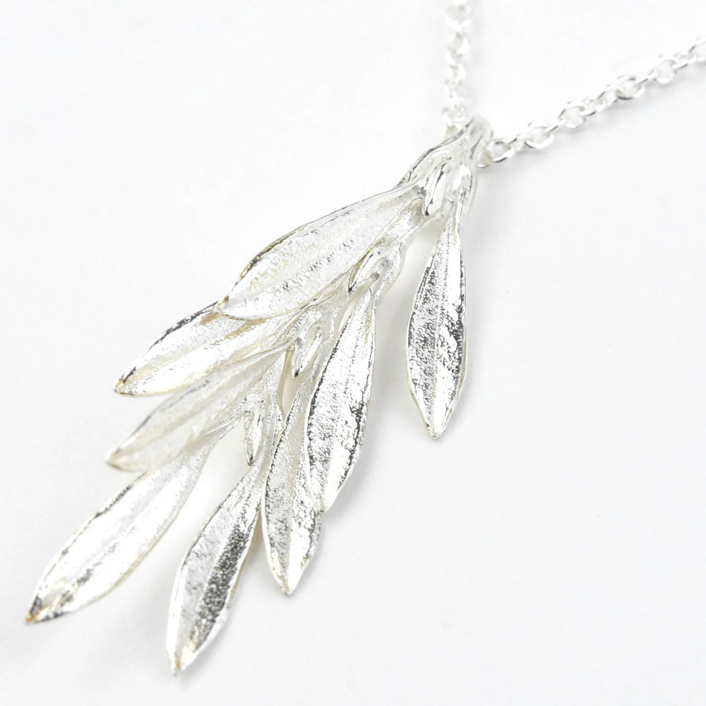Swaying Leaf Necklace - Goldmakers Fine Jewelry