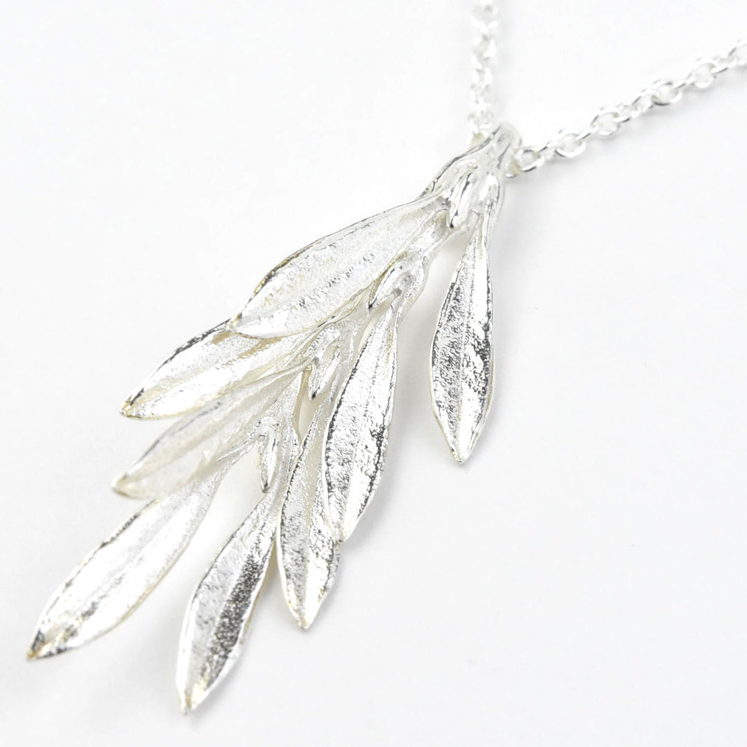 Swaying Leaf Necklace - Goldmakers Fine Jewelry