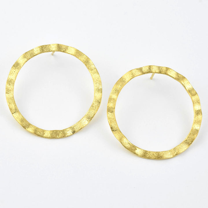 Textured Wavy Circle Earrings - Goldmakers Fine Jewelry