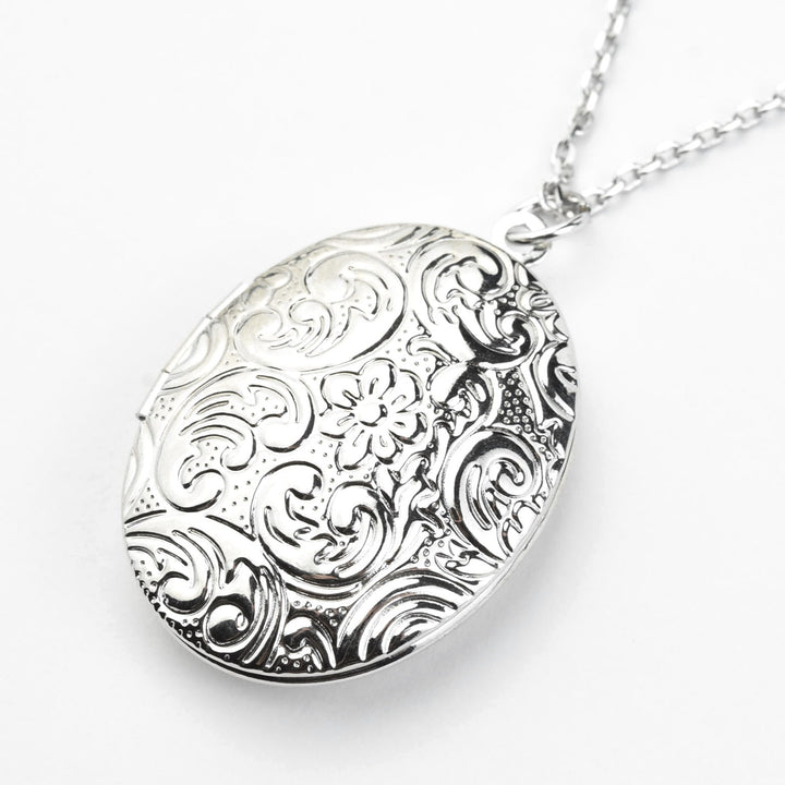 Madison Oval Floral Locket - Goldmakers Fine Jewelry