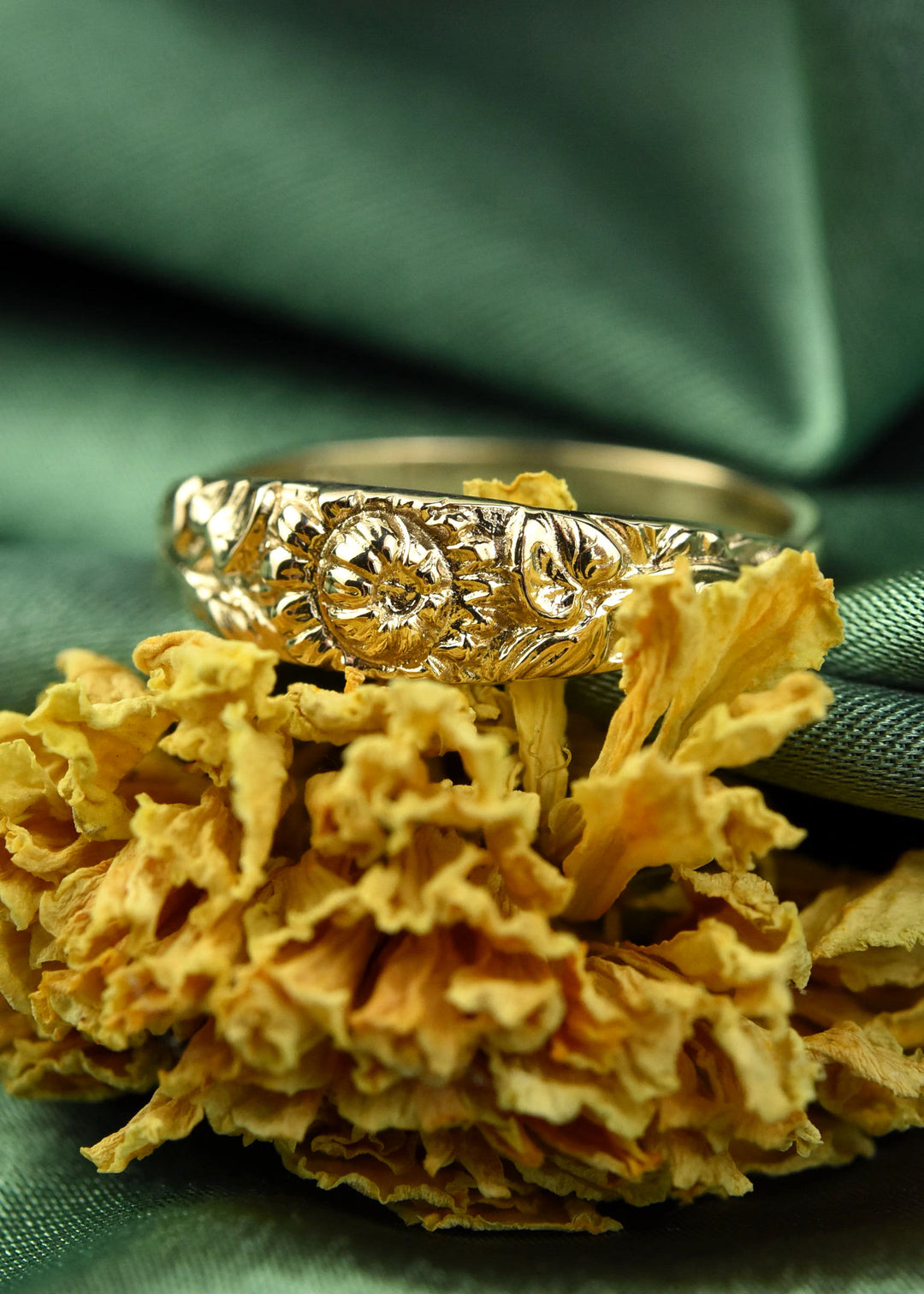 Victorian Bouquet Band in 14k Gold