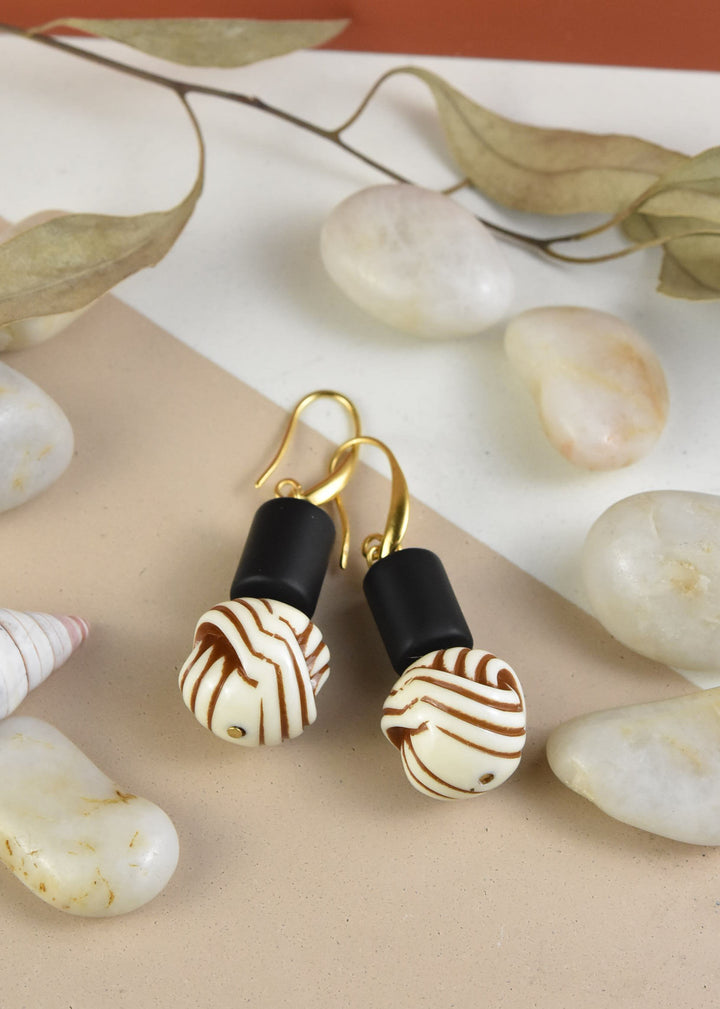 Vintage Acrylic Knot Earrings - Goldmakers Fine Jewelry