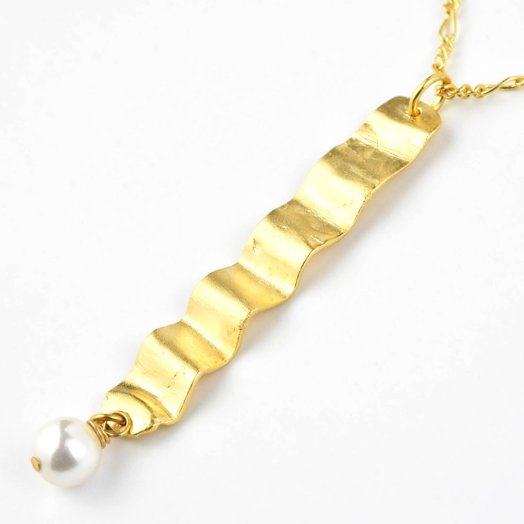 Wave & Pearl Necklace with Figaro Chain