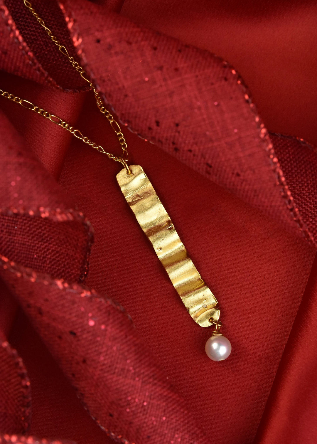 Wave & Pearl Necklace with Figaro Chain