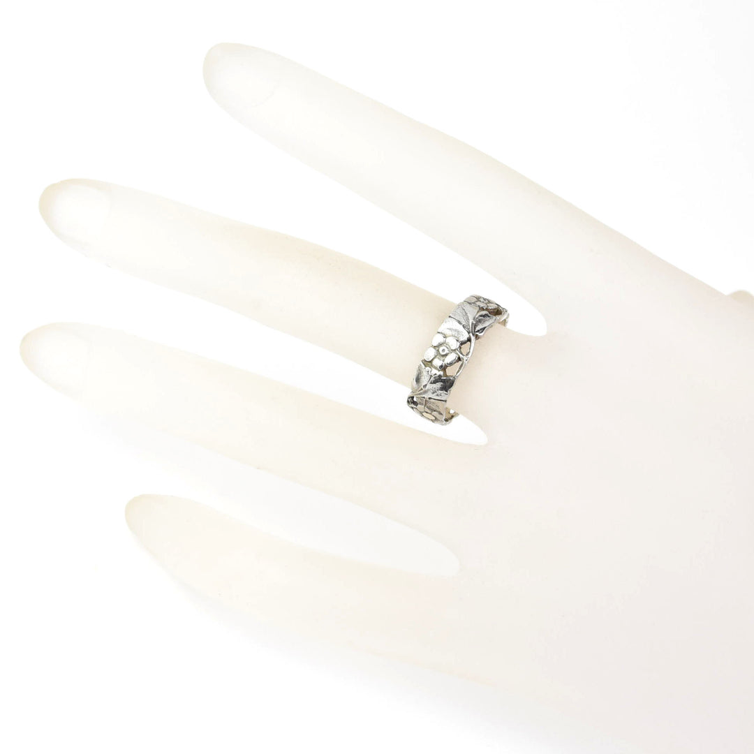 Wild Rose Band in Sterling Silver