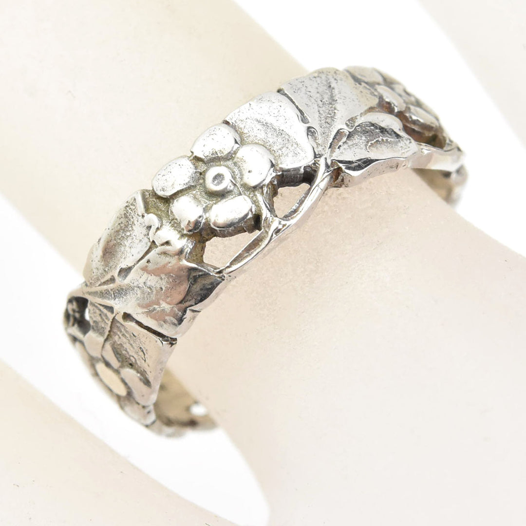 Wild Rose Band in Sterling Silver