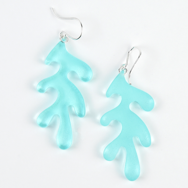Small Seaweed Earrings in Pool - Goldmakers Fine Jewelry