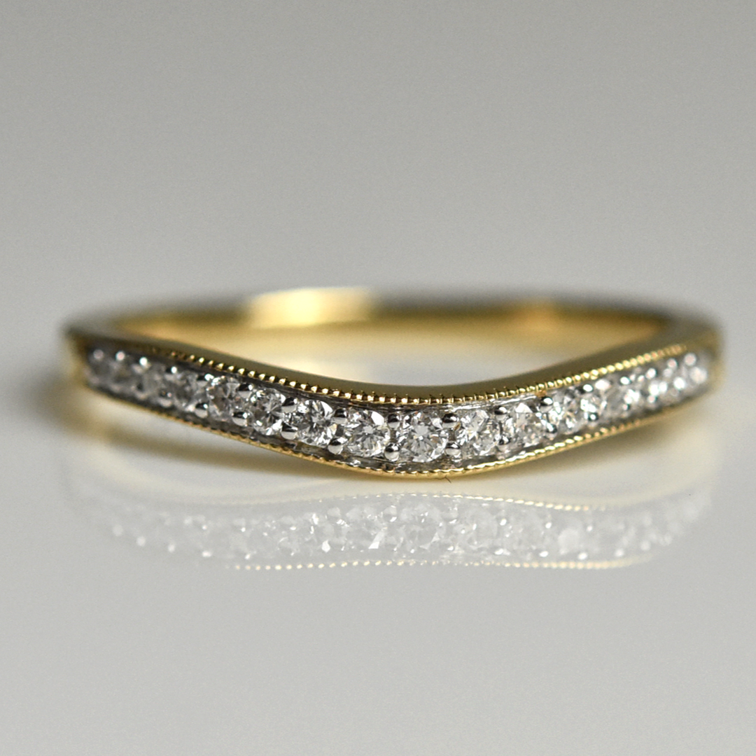 Classic Curved Diamond Milgrain Band in Gold