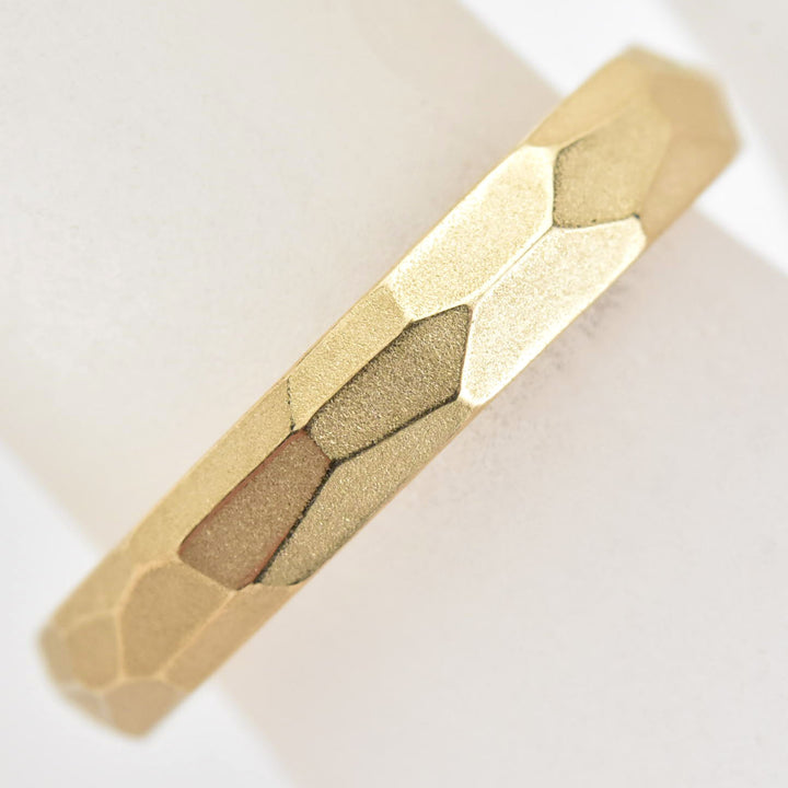 Faceted Band in Yellow Gold 3mm - Goldmakers Fine Jewelry