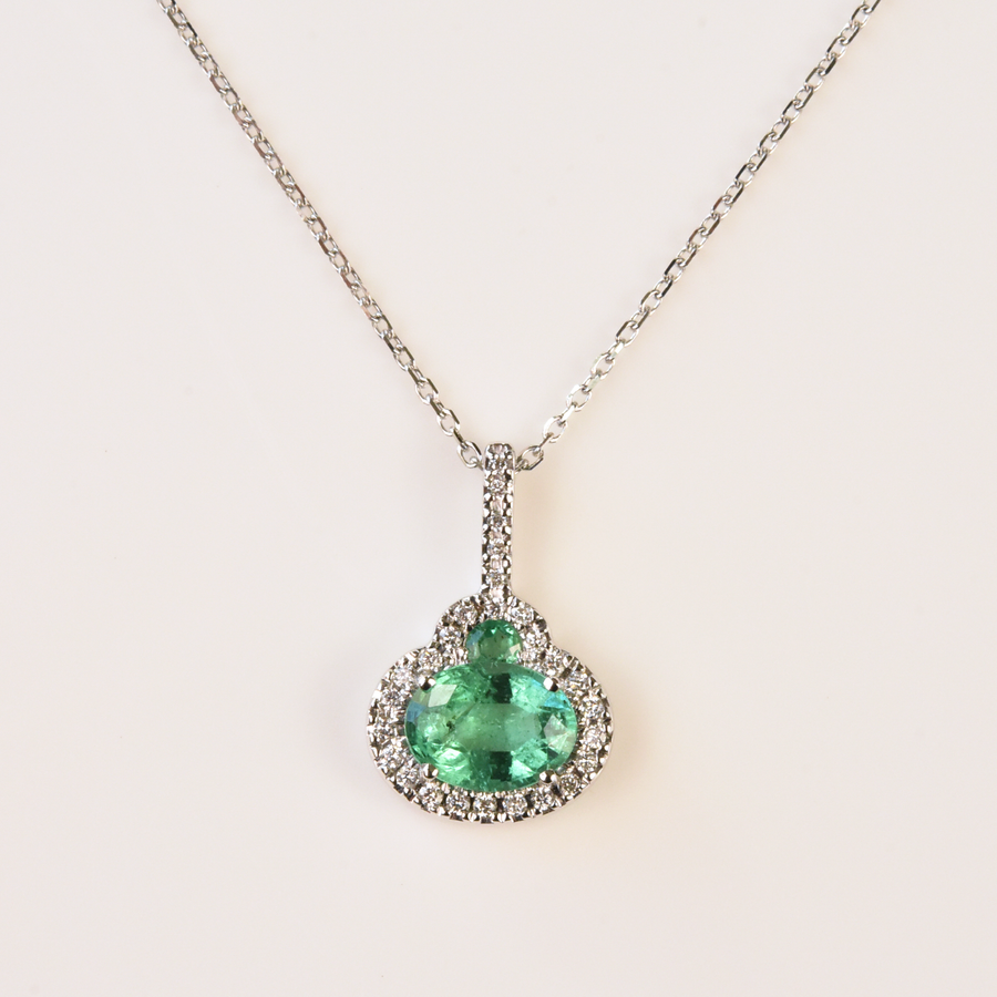 The Elizabeth: Emerald Necklace in White Gold - Goldmakers Fine Jewelry