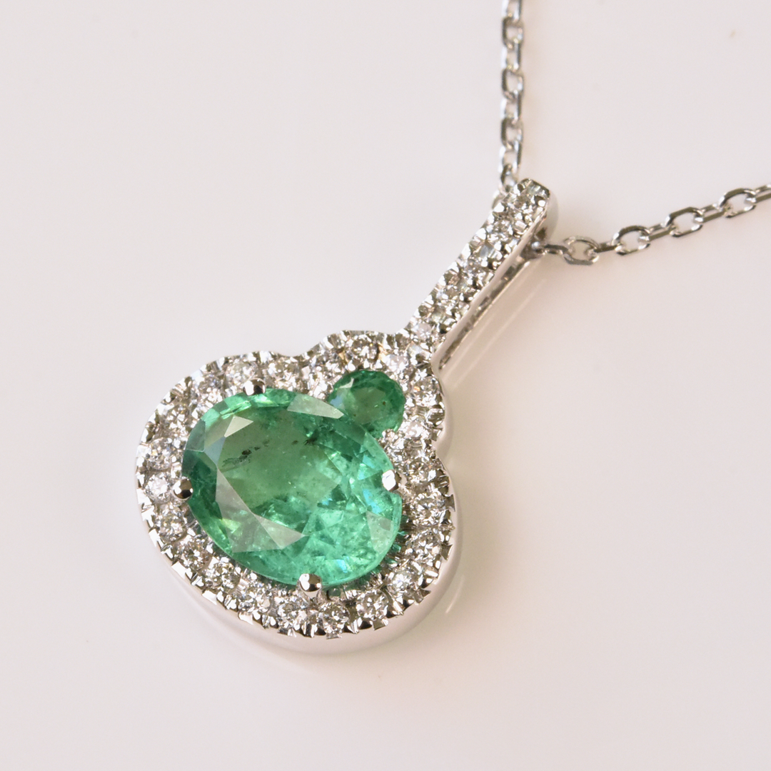 The Elizabeth: Emerald Necklace in White Gold - Goldmakers Fine Jewelry