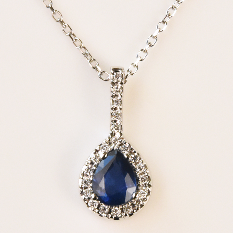 The Lorna: Pear-cut Sapphire Necklace in White Gold - Goldmakers Fine Jewelry