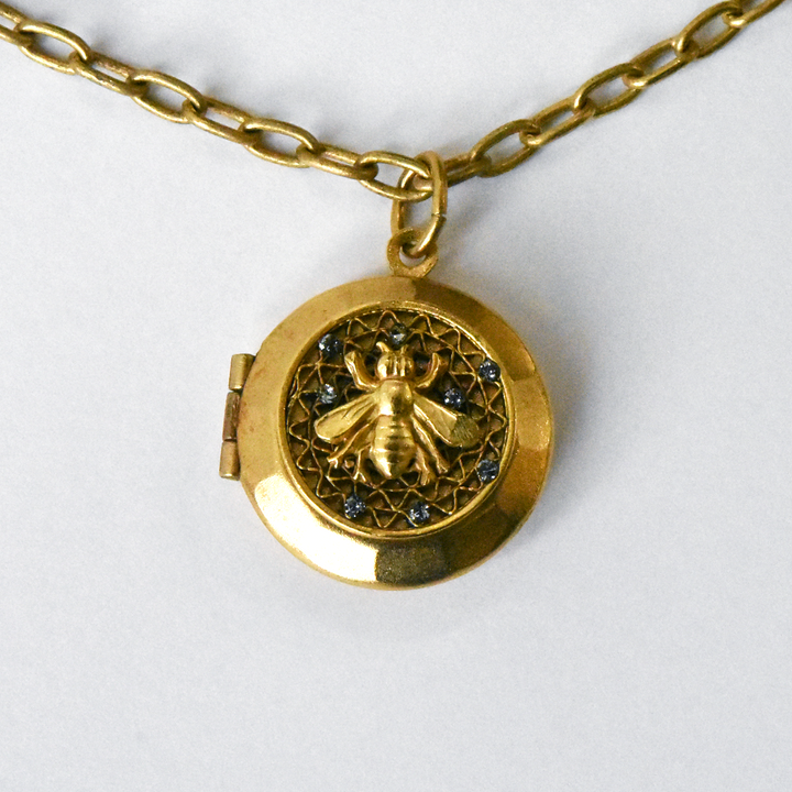 Bee Locket - Goldmakers Fine Jewelry