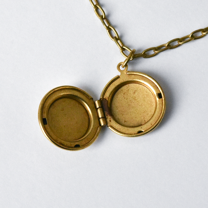Bee Locket - Goldmakers Fine Jewelry