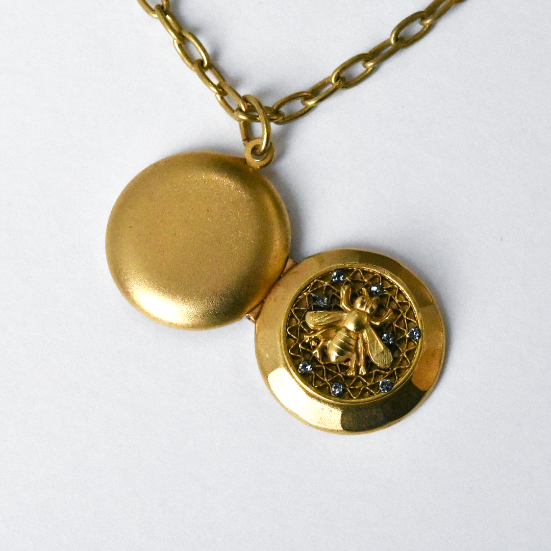 Bee Locket - Goldmakers Fine Jewelry