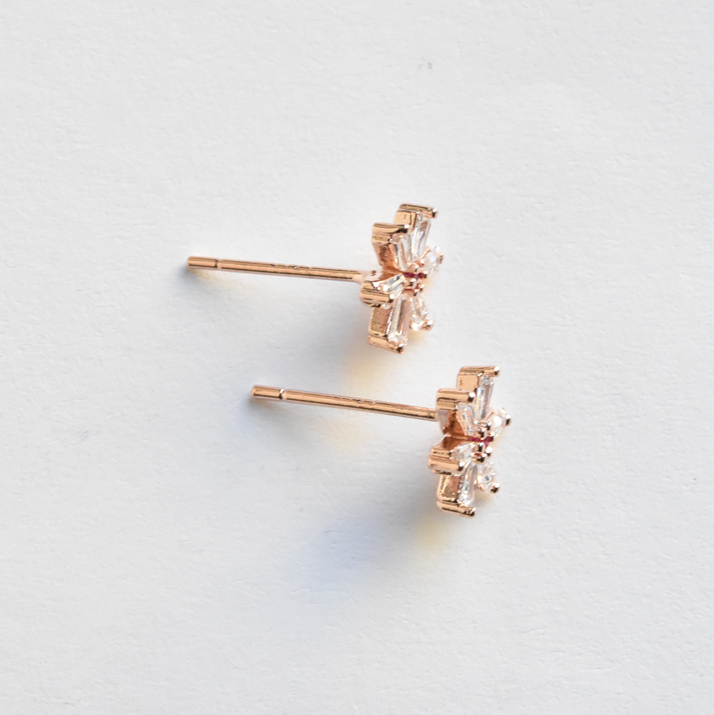 Daisy Studs - Goldmakers Fine Jewelry