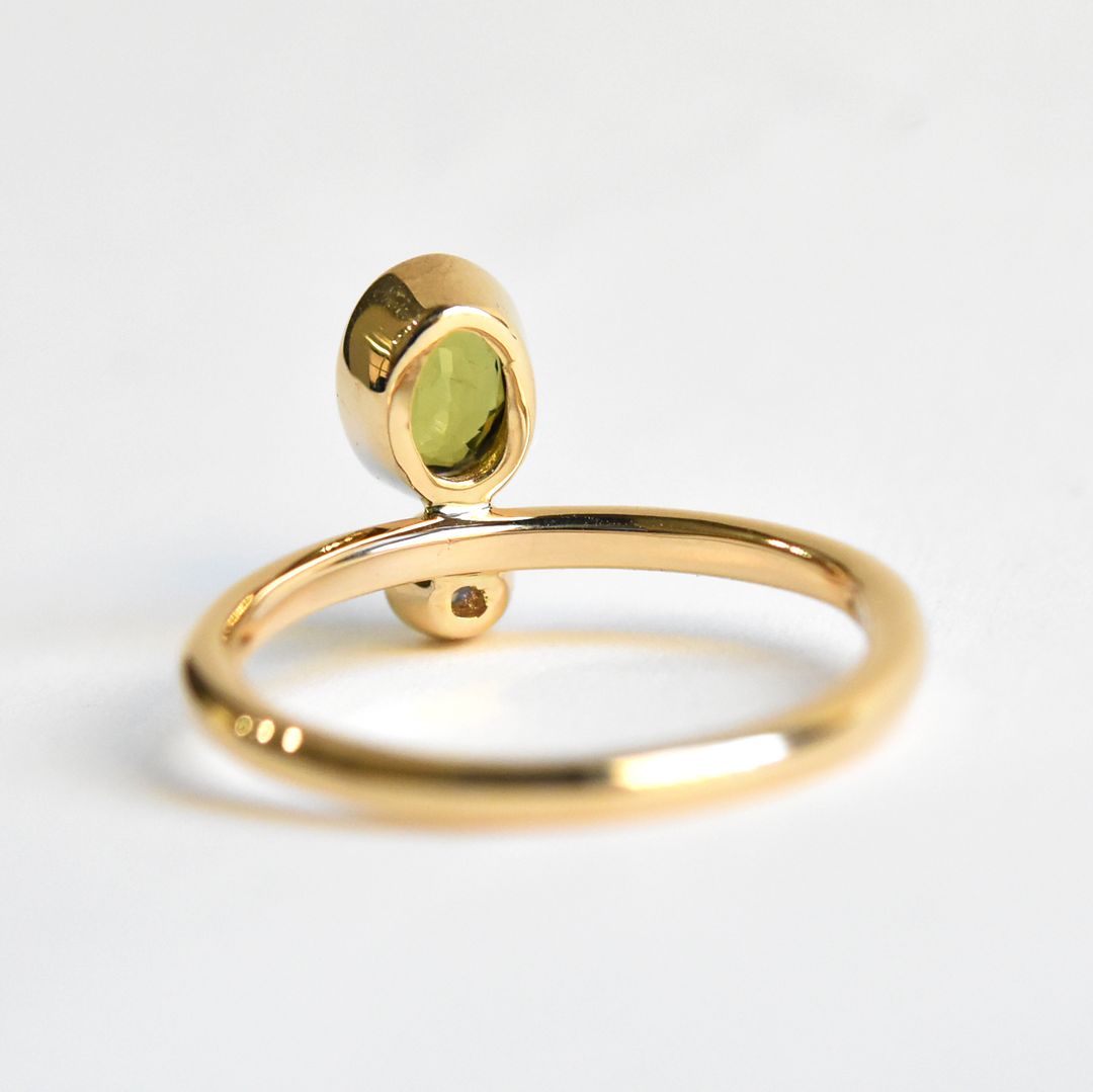 Green Sapphire and Diamong Ring in Yellow Gold - Goldmakers Fine Jewelry